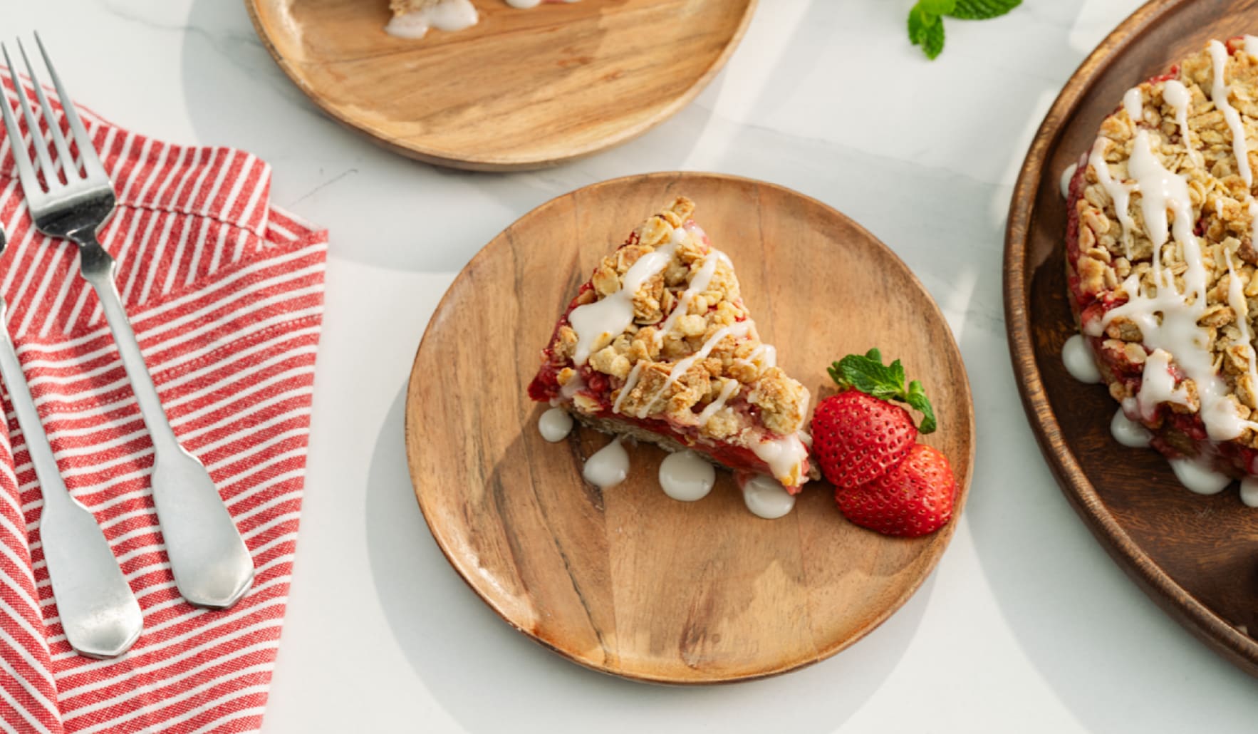 Strawberry Oatmeal Bars With Yogurt Drizzle